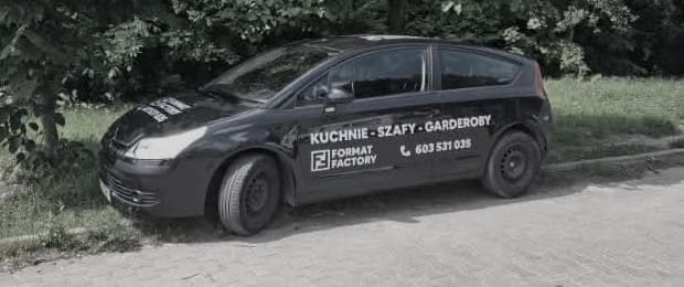 Samochód firmowy Format-Factory z oklejeniem — kuchnie, szafy, garderoby